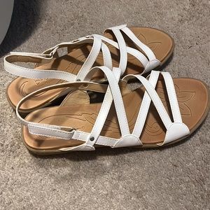 NEW BOC BY BORN Concept Altheda White Criss Cross Strap Flat Sandals Size 11